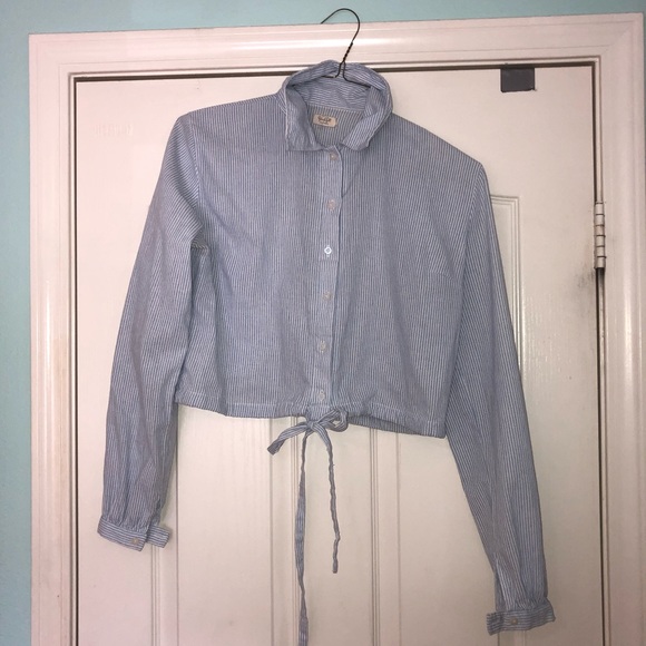 Brandy Melville Cropped Collar Shirt - Picture 2 of 7